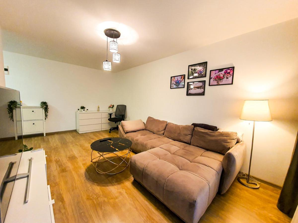 Luxurious Retreat 1Br Apartment With Netflix, Private Parking And Self Check In Popesti-Leordeni Luaran gambar
