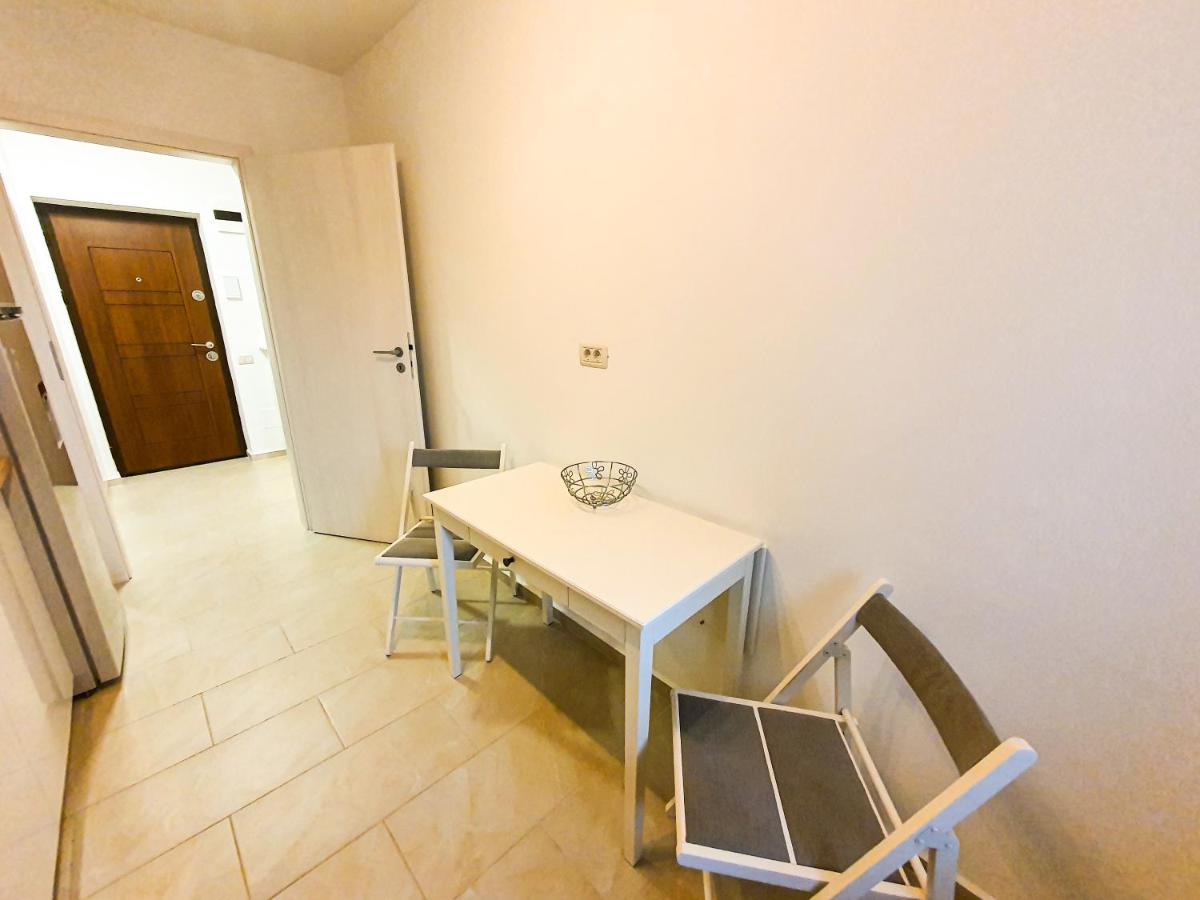Luxurious Retreat 1Br Apartment With Netflix, Private Parking And Self Check In Popesti-Leordeni Luaran gambar